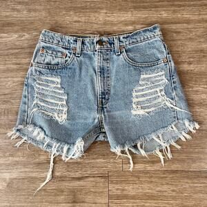 Vintage Levi’s 505 Frayed Cutout Medium Wash High-Waisted Denim Shorts (Sz 6)
